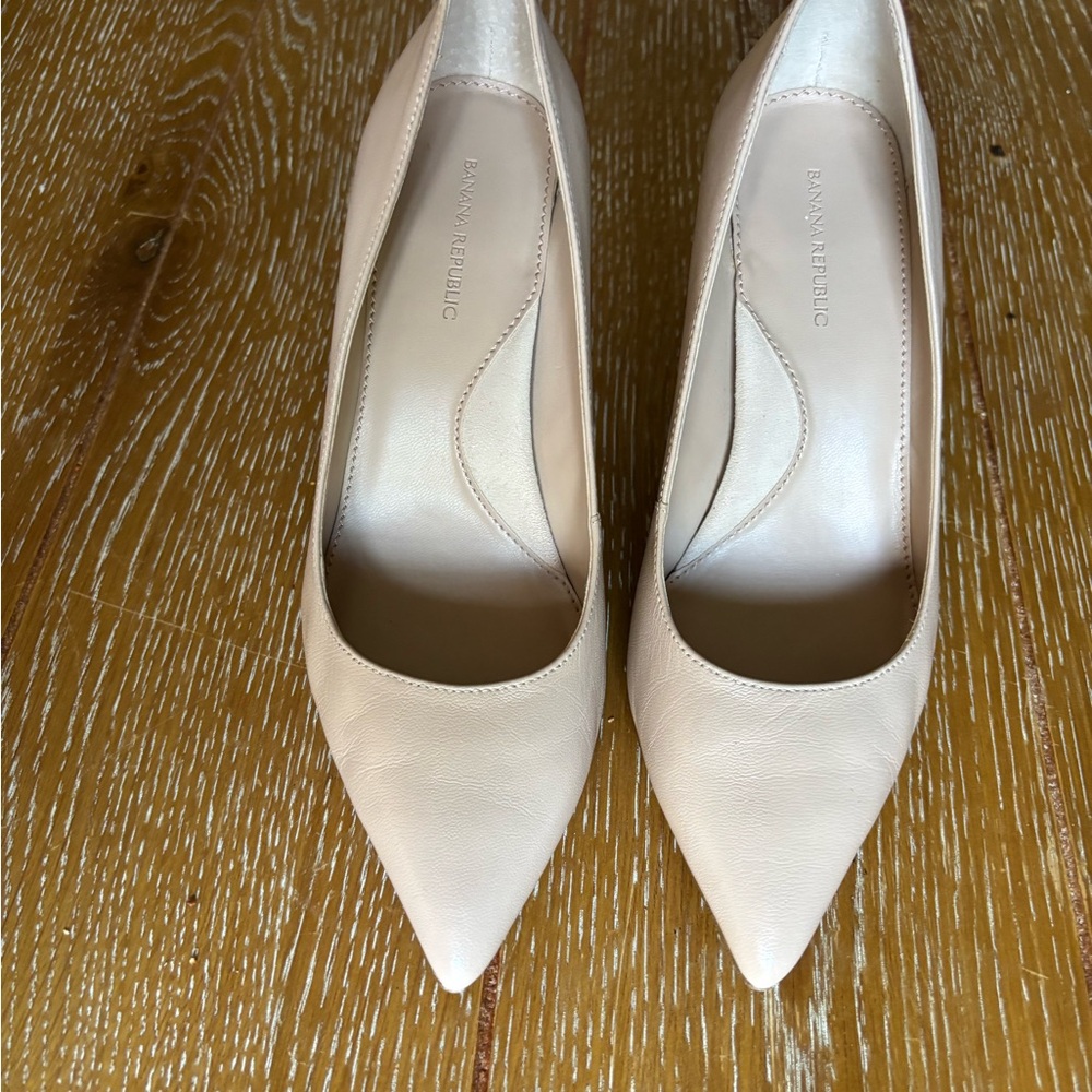 Banana Republic Cream Pointed-Toe Pumps